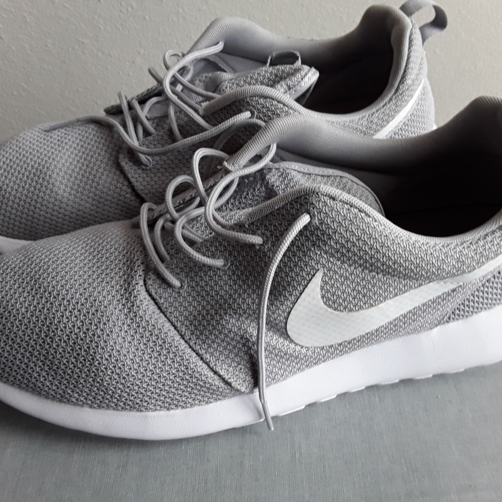 BIG SIZE 15 LIGHT GRAY AND WHITE NIKE SNEAKERS